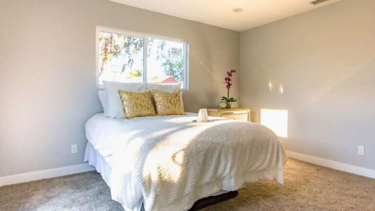 Staging your home with neutral bedding when selling your home